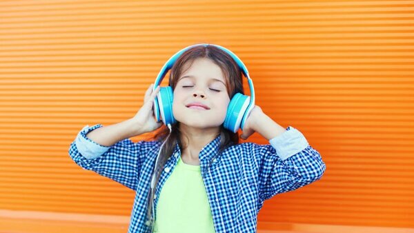 Poslechněte si s dětmi 5 oblíbených večerníčků jako audioknihy