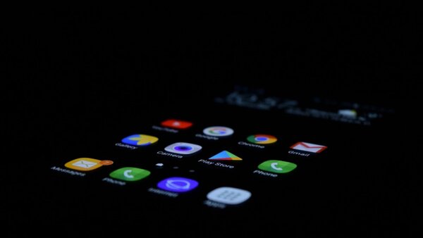 Google testuje vizitky pro hovory v Androidu. Fungují jinak než u iOS