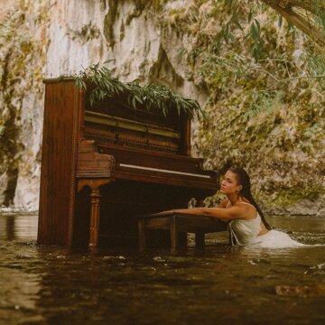 Obálka uvítací melodie love me less