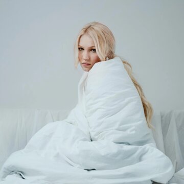 Obálka uvítací melodie true story