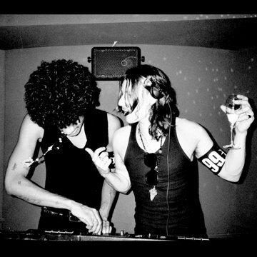 Obálka uvítací melodie Groupies Ain't Fans