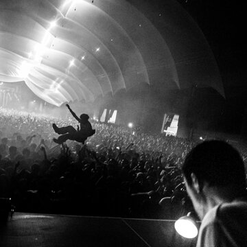 Obálka uvítací melodie the floor (HAAi remix)