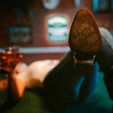 Obálka uvítací melodie I Own This Bar