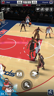 Snímek obrazovky aplikace NBA NOW Mobile Basketball Game