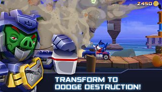 Snímek obrazovky aplikace Angry Birds Transformers